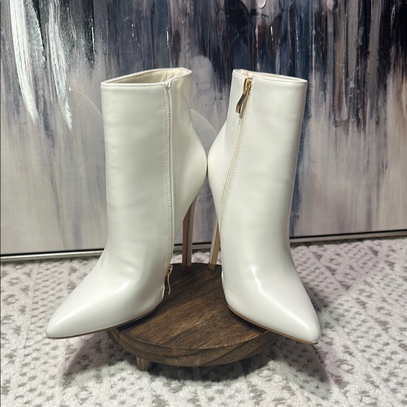 Elegant White Ankle Boot Stiletto Women's 7.5 Classic Elegant Sophisticated EUC - Picture 14 of 14